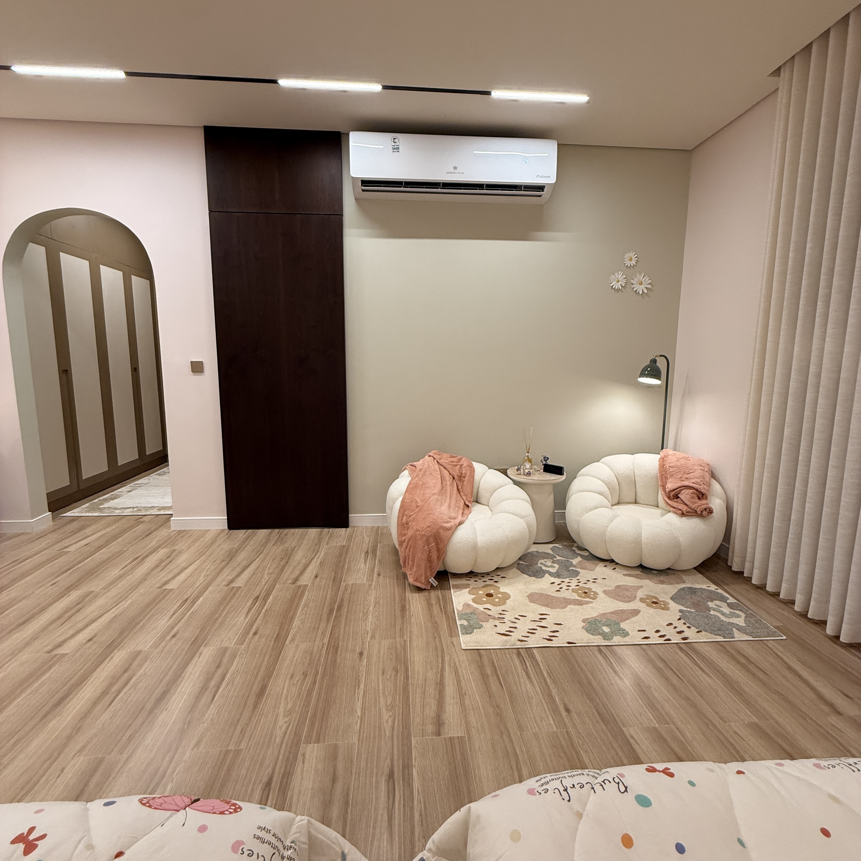 Girl's Bedroom Suite