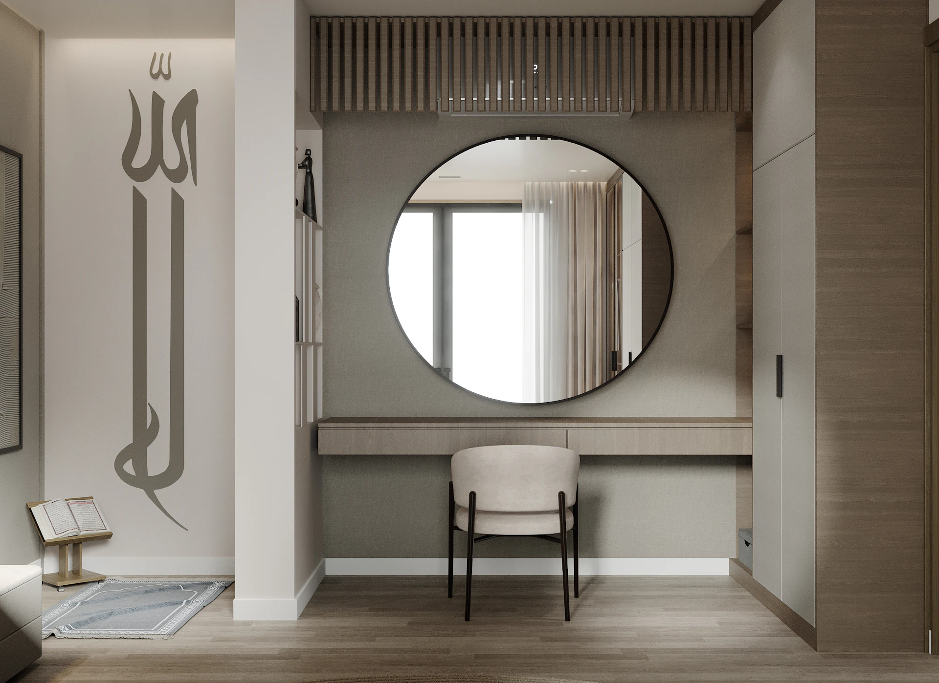 غرفة معيشة حديثة تتميز بحائط مزخرف بتصميم إسلامي، ومرآة دائرية كبيرة فوق طاولة بإطار خشبي بجانب نافذة تسمح بدخول الضوء الطبيعي.